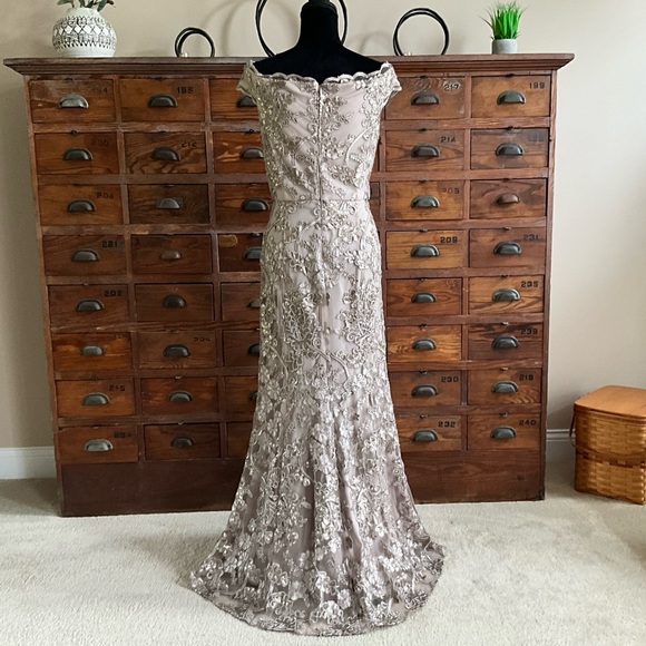 Beautiful taupe colored Alex Evenings off the shoulder evening gown. Size 6 - Picture 4 of 7